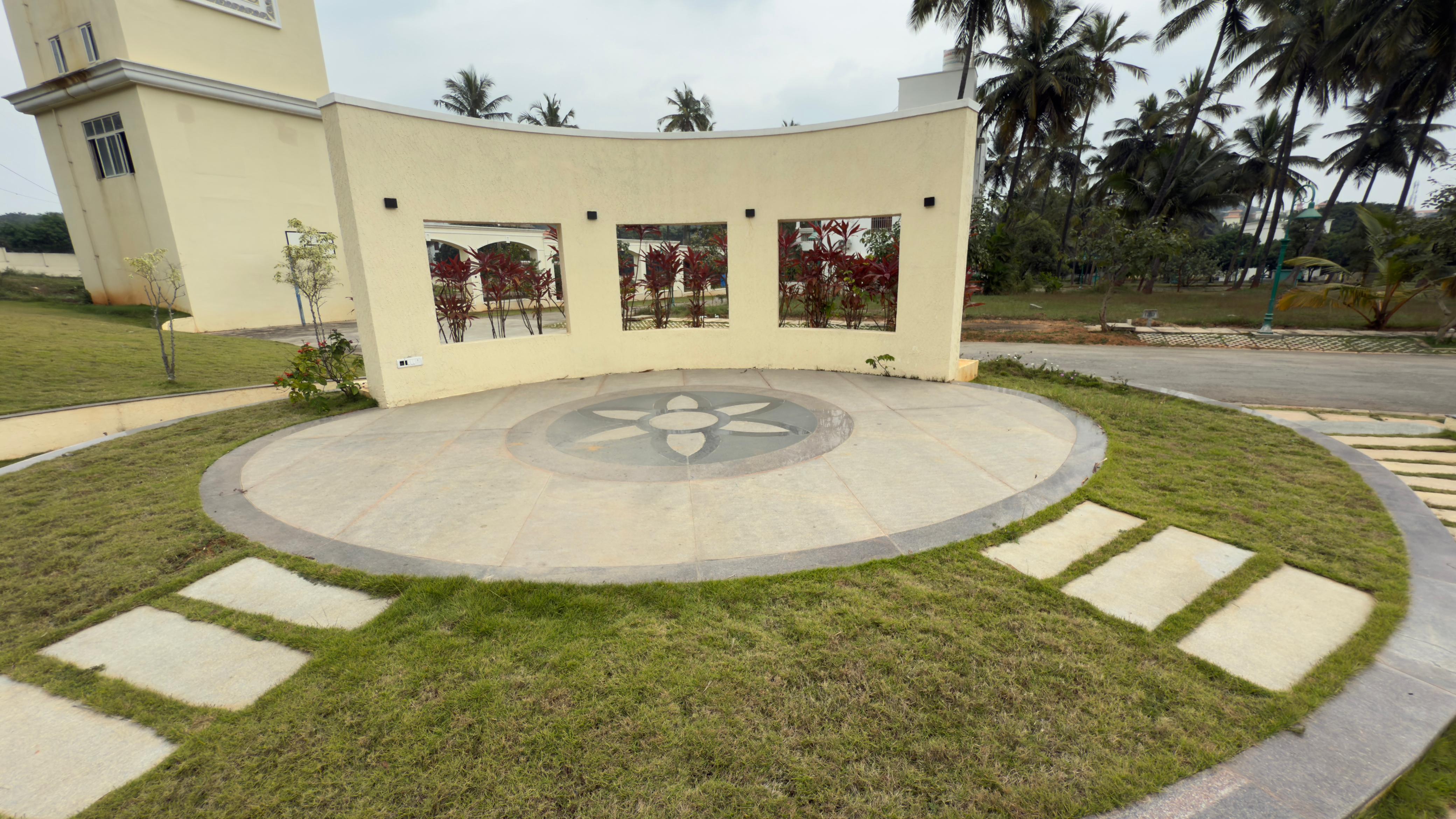 Amphitheatre at Sri Krishna Villa – Outdoor community space by SLV Housing